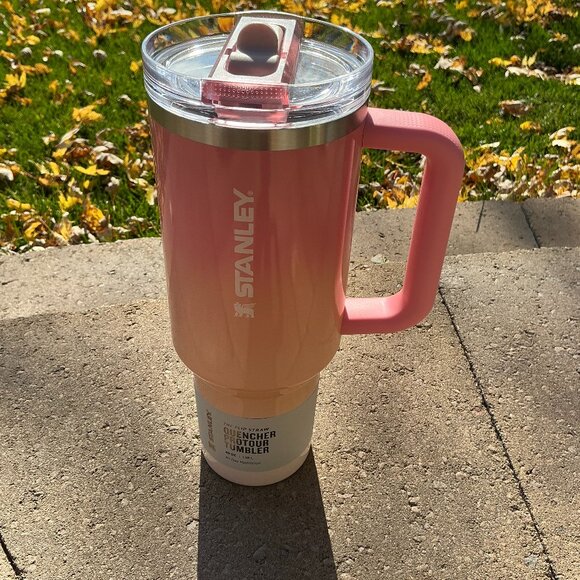 NWT Stanley 40oz Quencher H2.0 Flowstate Tumbler Ibiza Sunset - Picture 1 of 4